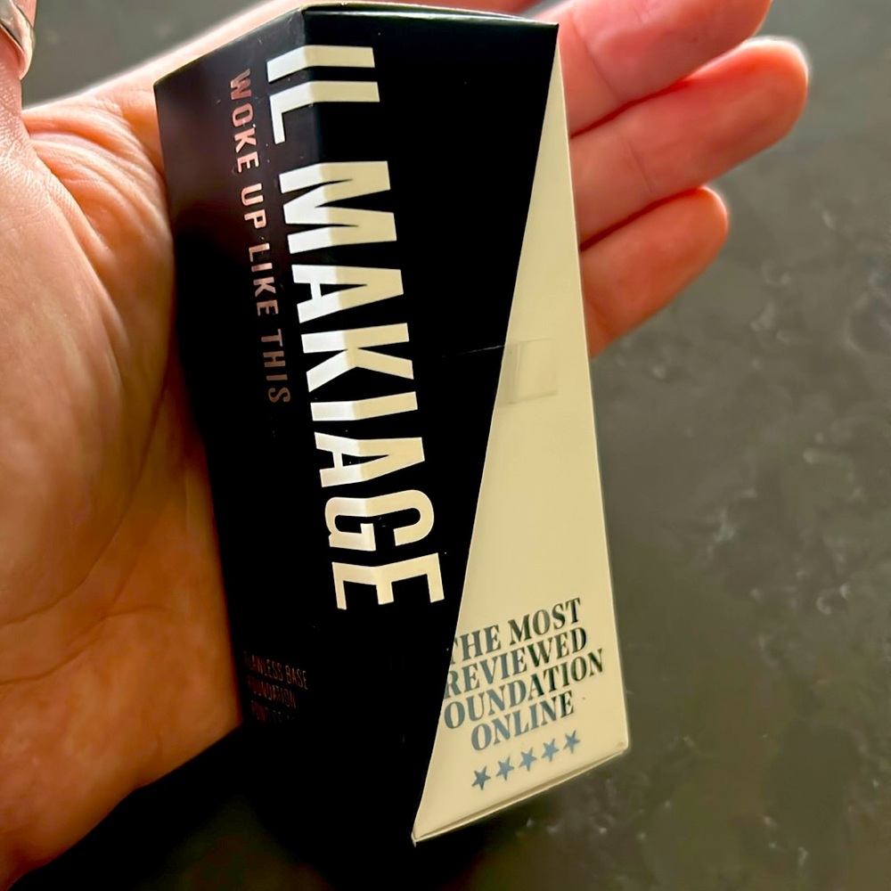 IL MAKIAGE WOKE UP LIKE THIS FOUNDATION
SHADE: 095